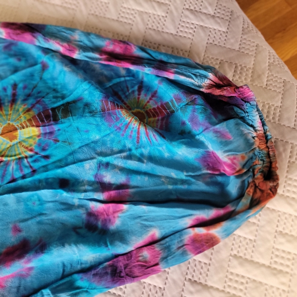 Vintage Tie-Dye Harem Pants With Brown Cropped Tank (2 Piece Bundle) - Picture 3 of 6
